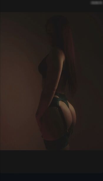 Lady in red 5f