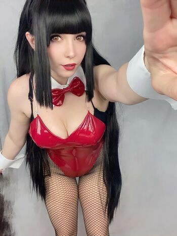 lady_pizza_hug