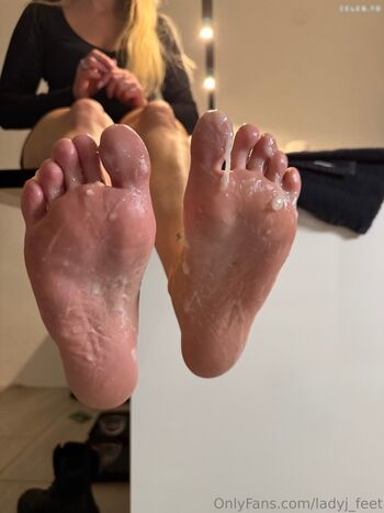Ladyj_feet