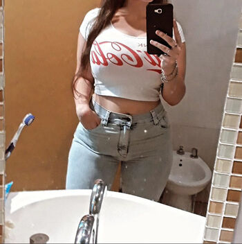 Lara Selene