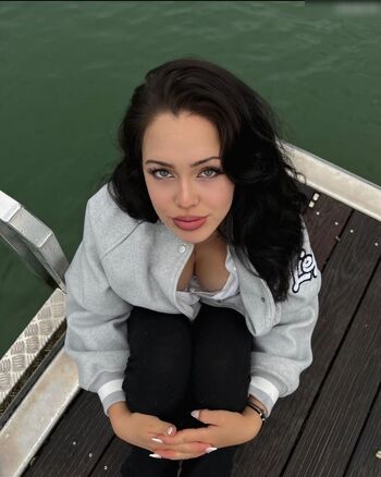 Lara.stxx