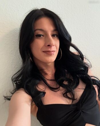 Larissa-TS