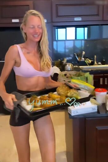 Laura Weyel