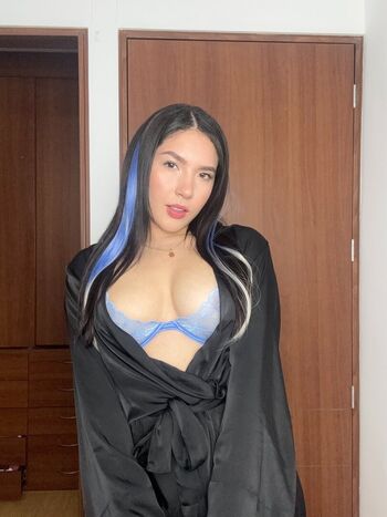 Laura02av