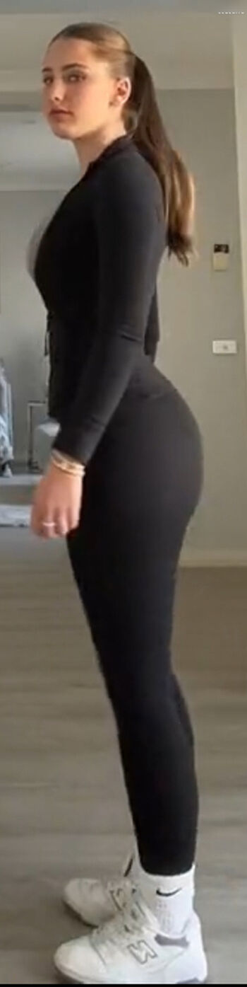 Lauramjj_