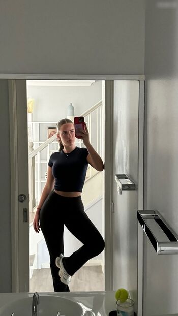 Lauramjj_