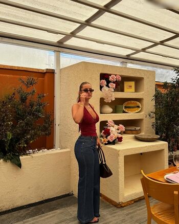 Lauramjj_