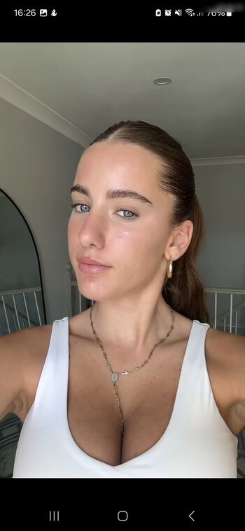 Lauramjj_