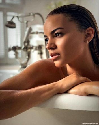 Leslie Grace