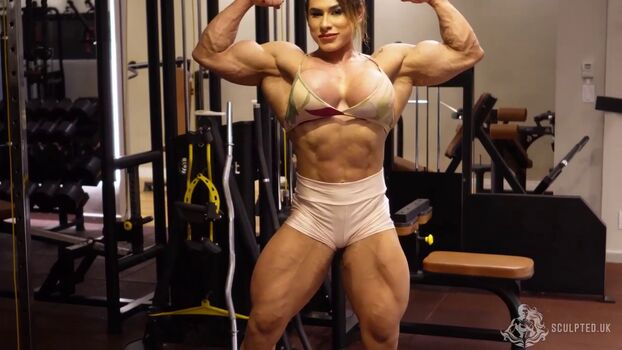 Leyvina IFBB