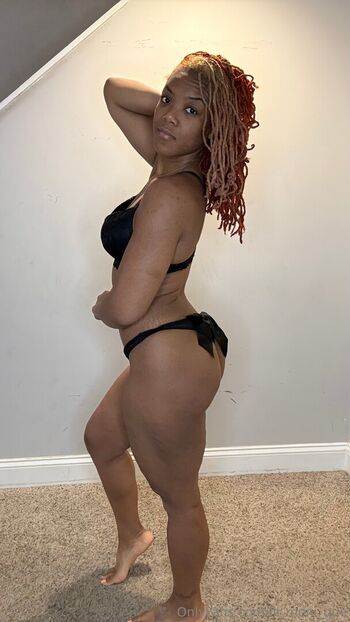 lil_moni_que