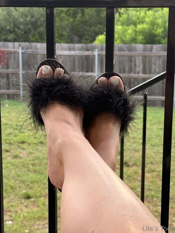lilas.toes