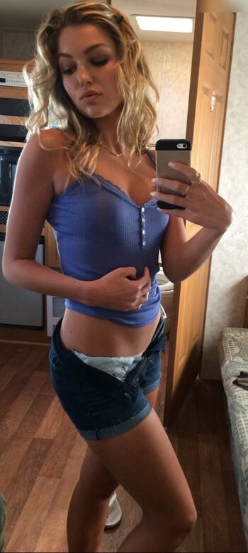 Lili Simmons