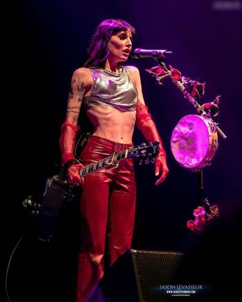 Lilith Czar/Juliet Simms