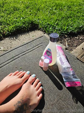 lilmisslongtoes7410