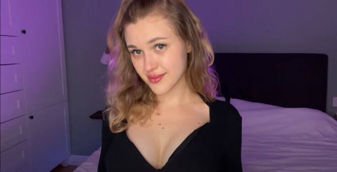 Lily ASMR