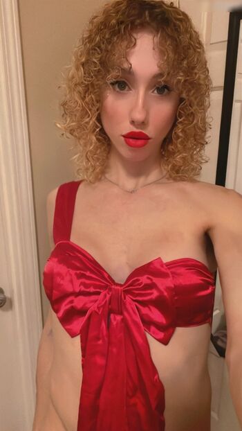 Lily Demure
