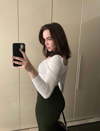 lily_virgin_girl