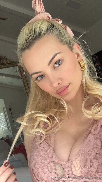 lindseypelas