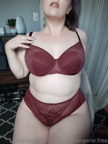 lipstick.n.lingerie.free