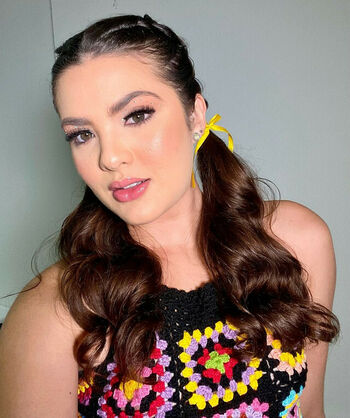 Livia Inhudes