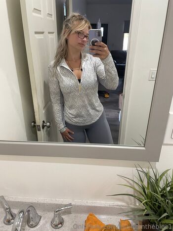 lizzifromthebloc1