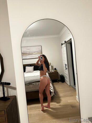 Lizzy Capri