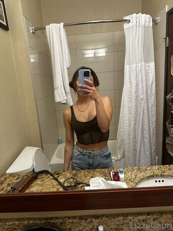 Lizzy Capri