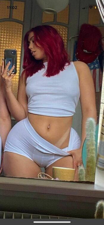 Lola Lowe