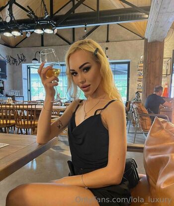 lola_luxury