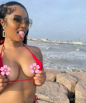 Lola Teases