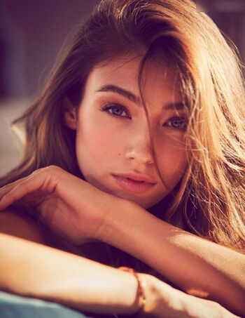 Lorena Rae