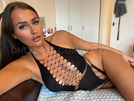 lottie_m aka charlottemx
