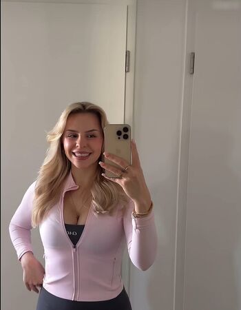Lucia Leona