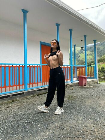 Lucia_sandy