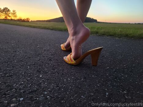 luckyfeet89