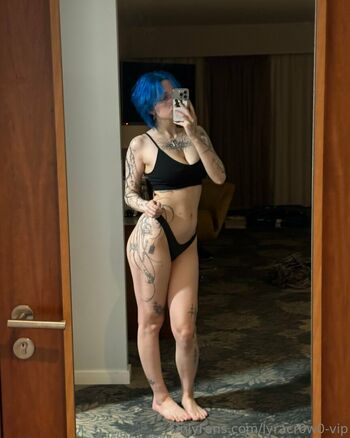 Lyra Crow