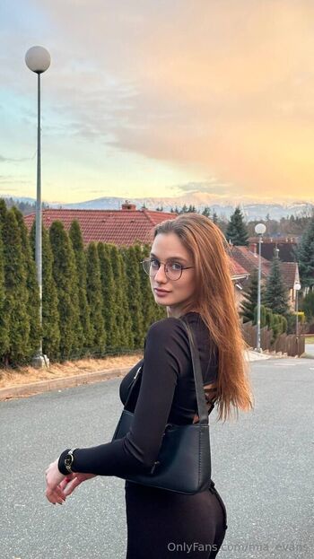 mia_evans