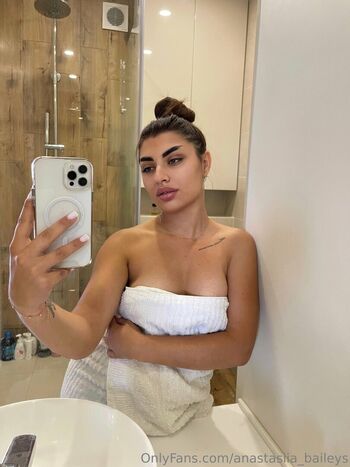 mia_maddison