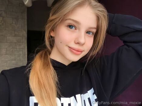 mia_moxie