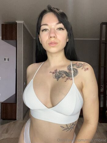 mia_moxie