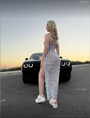 mia_peach