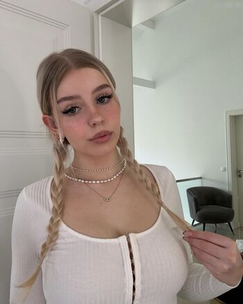 mia_ell