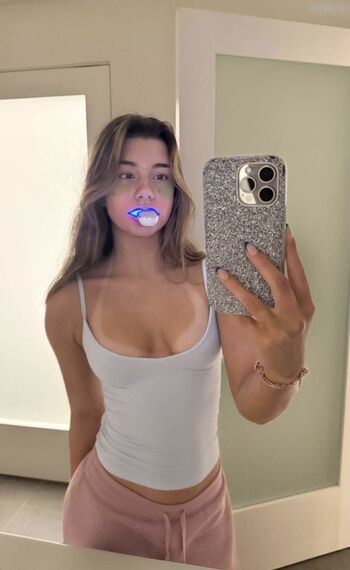 Mikayla Campinos