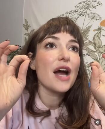 Milana Vayntrub