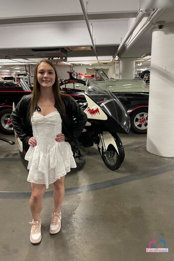 Mira Monroe