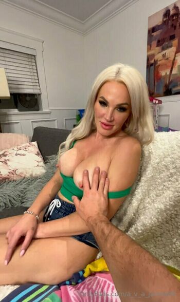 Miss Ava James