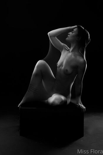 Miss Flora Femdom