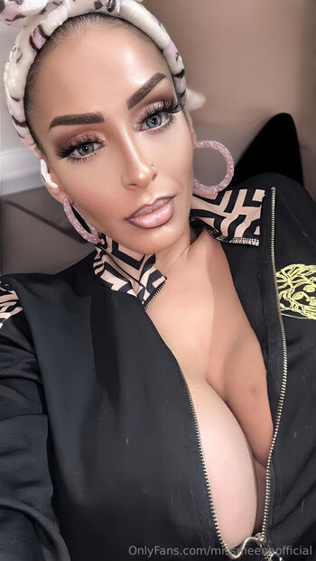 missmeenaofficial