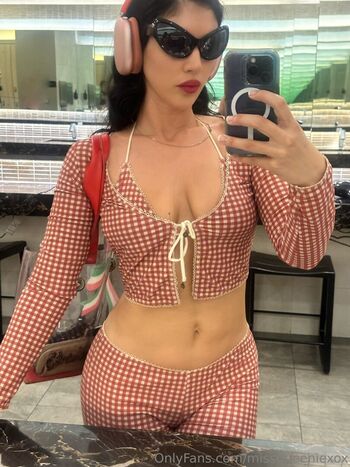 MissQueenieXOX